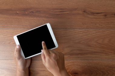 Siyah smartphone ekran mockup tutan adam el
