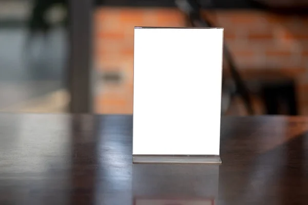 Карточка с карточкой рамы в меню "Стенд-макет" размыта — стоковое фото