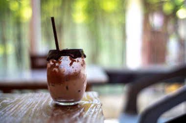 Sıcak çikolata yüzer kahve buz