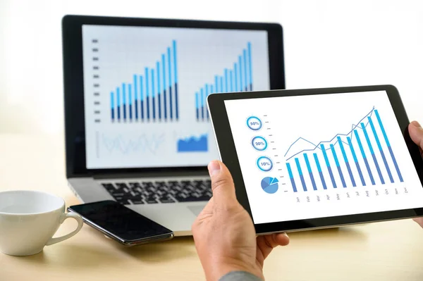 Verksamhet man arbetar diagram schema eller planering finansiella rapport da — Stockfoto