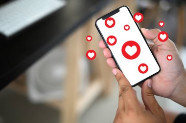 Kullanım sosyal medya, sosyal ağ telefon mesajı sevgili dostum. Bir mesaj aşk göndermek