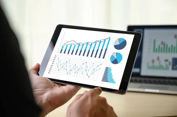 Verksamhet man arbetar diagram schema eller planering finansiella rapport da — Stockfoto