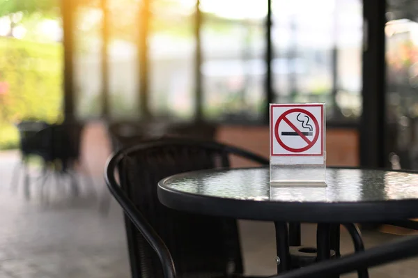 No fumar signo con lugar No fumar signo parque — Foto de Stock