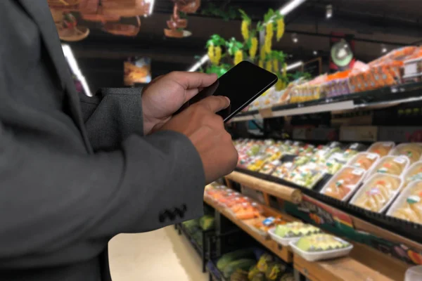 Grocery shopping at upermarket mall grocery store vegetable heal — Stock Photo, Image