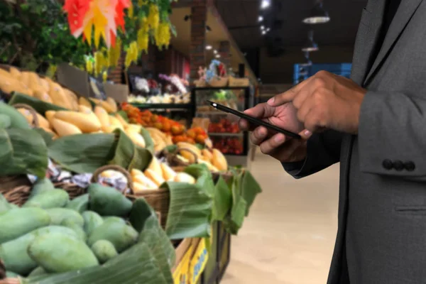 Matinköp på upermarket mall livsmedelsbutik vegetabiliska Heal — Stockfoto