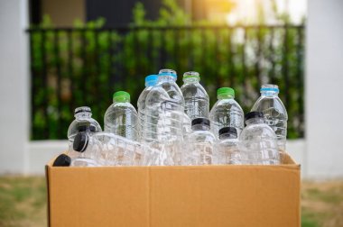 adam el kavramı çevre geri dönüşüm plastik yeniden koyarak