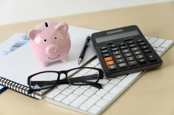 Finance Comptabilité Calculatrice de calcul tirelire et taxes — Photo