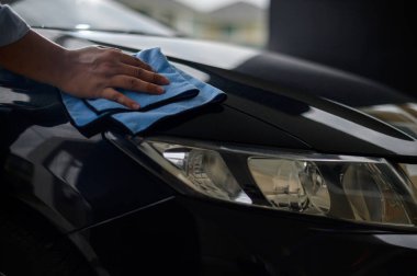 Garaj araba tamirci çalışan onarım servis araba oto tamirci 