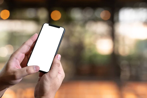 Fechar as mãos homem usando telefone inteligente Tecnologia e techno telefone — Fotografia de Stock