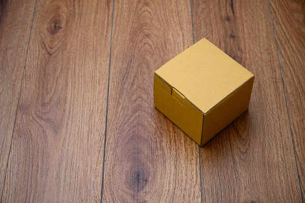 Box empty open cardboard box on wooden surface with empty space — Stock Photo, Image