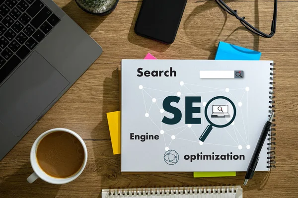 Ordinateur portable Moteur de recherche Optimisation SEO technologie conc — Photo