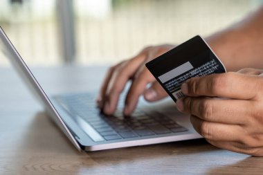 Alışveriş ve çevrimiçi kredi kartı satın alma çevrimiçi iş