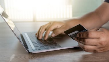 Alışveriş ve çevrimiçi kredi kartı satın alma çevrimiçi iş