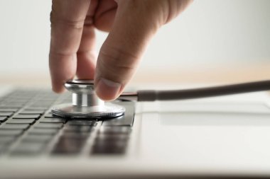 Sağlık Savunmasızlığı Yazı Güvenliği Tıbbi Ekipman Steteskop Tıbbi Veri İhlali