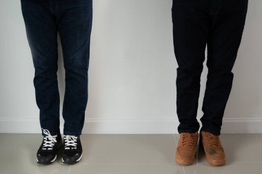 2020 yılındaki kovid-19 salgınından korunmak için 1,80 'lik fiziksel mesafe.