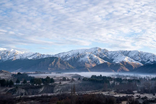 Yeni Zelanda Dan Mavi Gök Manzaralı Kar Dağları Manzarası — Stok fotoğraf