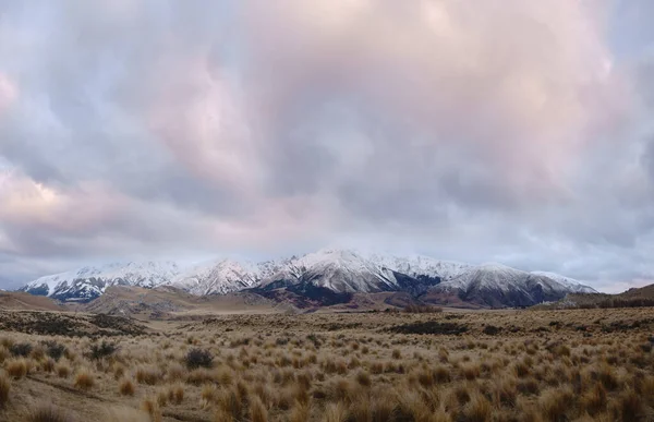 Yeni Zelanda Dan Mavi Gök Manzaralı Kar Dağları Manzarası — Stok fotoğraf