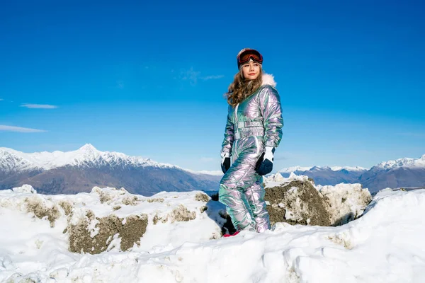 Linda Mulher Asiática Desfrutando Relaxando Vista Com Floco Neve Montanha — Fotografia de Stock