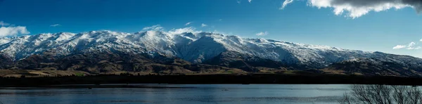 Güney Adası Yeni Zelanda Kar Dağlarının Mavi Gökyüzüne Karşı Kış — Stok fotoğraf