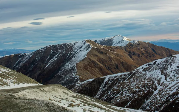 Güney Adası, Yeni Zelanda 'da kar dağı manzarası.