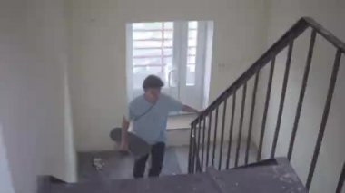 adam bir kaykay sürme