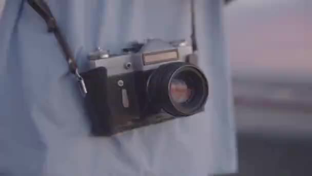 Vintage Câmera Cara Com Câmera — Vídeo de Stock