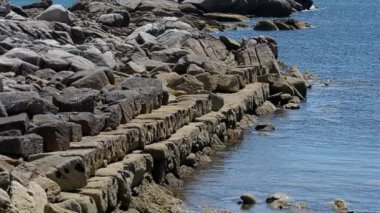 Cabo Falcoeiro 'daki jeolojik yapı, Ribeira' daki, İspanya Atlantik kıyısındaki