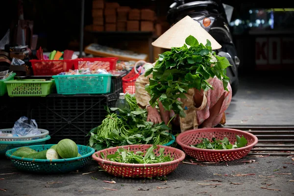 Hoi Vietnem Mar 2020 Mujer Vietnamita Vendiendo Verduras Mercado Hoi —  Fotos de Stock