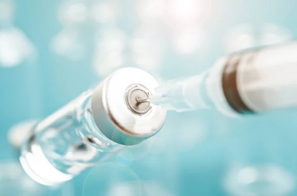 Vaccine vial dose with needle syringe. — Stock Photo, Image