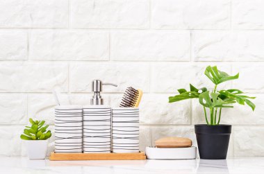 Seramik sabun ve ot sabunu.