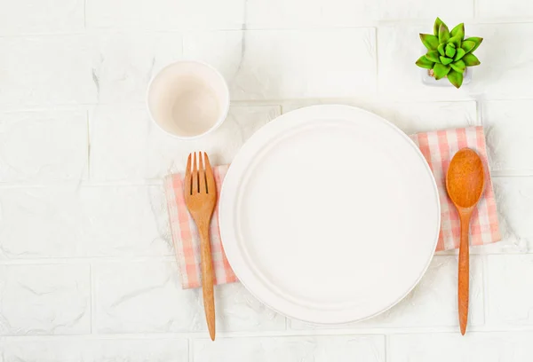 Eco vriendelijke biologisch afbreekbaar papier gerechten collectie. — Stockfoto