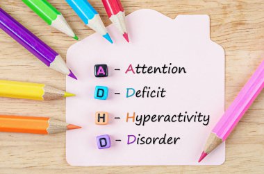 Dikkat Eksikliği Hiperaktivite Bozukluğu veya ADHD kavramı.