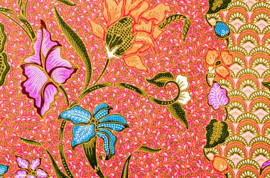 Geleneksel kıyafet haline gelen Batik tekstil deseni sanatın güzelliği..