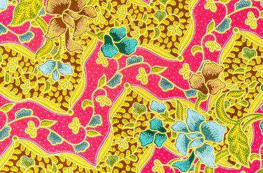 Geleneksel giysiler için sanat desenlerinin güzelliği batik desenleri içerir.