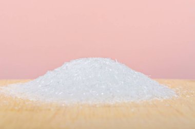 Monosodyum glutamat (MSG), birçok Asya yemeğinin lezzet artırıcısıdır.