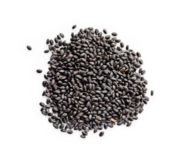 Beyaz arkaplanda yalıtılmış kıllı ya da fesleğen tohumları.