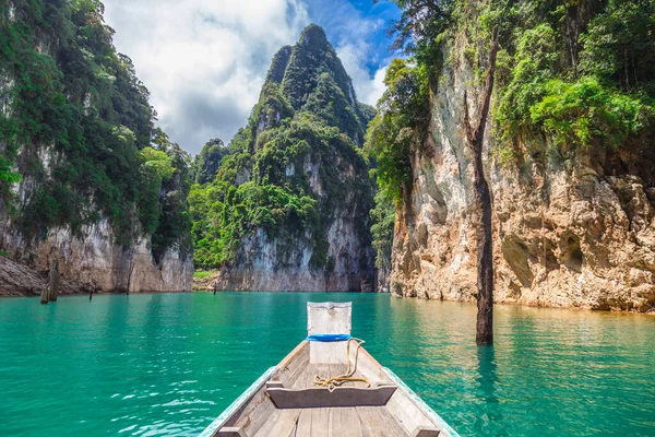 Barco Tradicional Tailandés Cola Larga Madera Lago Con Montañas Presa — Foto de Stock