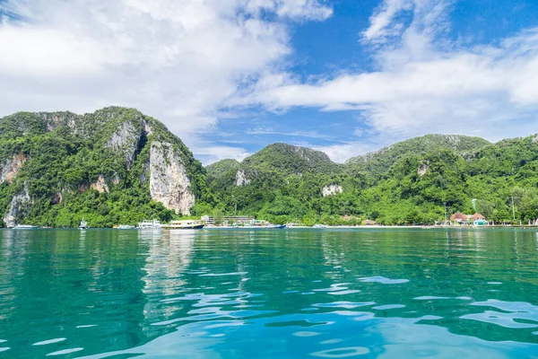 Όμορφη Τροπικό Κόλπο Νησί Στο Νησί Phi Phi Στην Ταϊλάνδη — Φωτογραφία Αρχείου