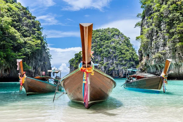 Thai Traditional Wooden Longtail Boat Beautiful Beach Phuket Province Thailand — Stock Photo, Image