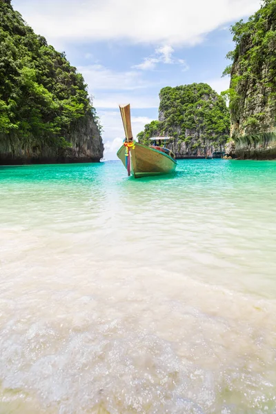 Tailandés Tradicional Barco Madera Cola Larga Hermosa Playa Provincia Phuket — Foto de Stock