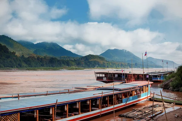 Tekne ve Mekong Nehri