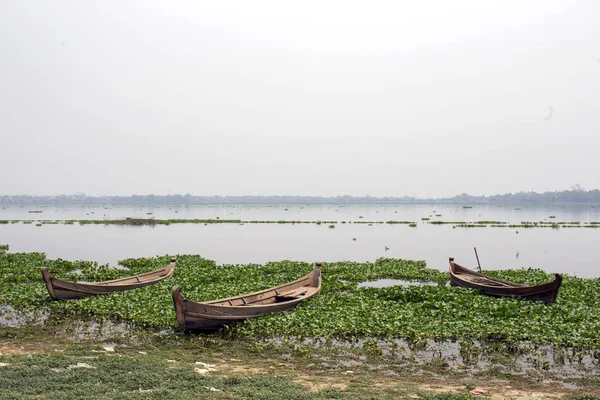 Mandalay bay Myanmar ötesinde huzurlu bir öğleden sonra