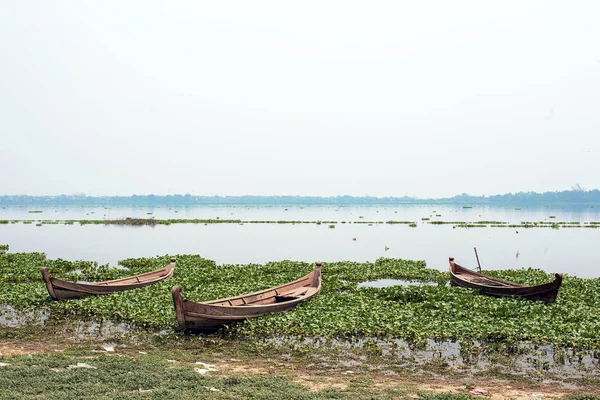 Mandalay bay Myanmar ötesinde huzurlu bir öğleden sonra