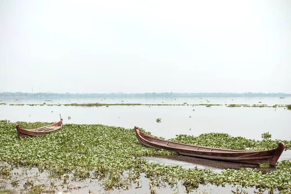 Mandalay bay Myanmar ötesinde huzurlu bir öğleden sonra