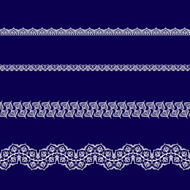 mavi bir arka plan üzerinde beyaz dantel kurdeleler kümesi