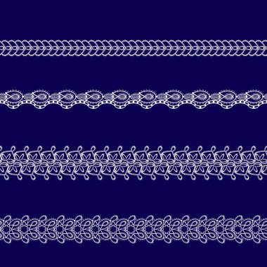 mavi bir arka plan üzerinde beyaz dantel kurdeleler kümesi