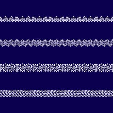 mavi bir arka plan üzerinde beyaz dantel kurdeleler kümesi