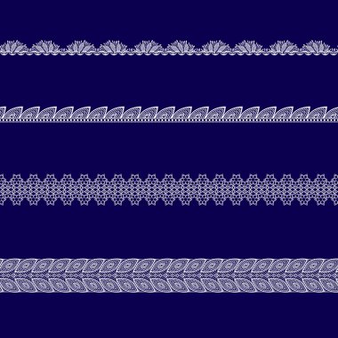 mavi bir arka plan üzerinde beyaz dantel kurdeleler kümesi