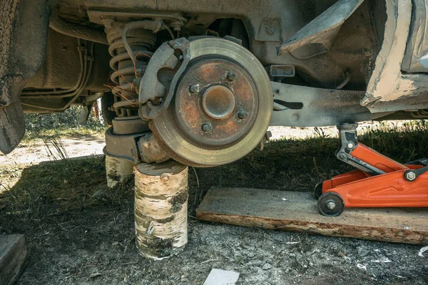 Car Repair Removed Wheel Brake Disc Pad — Stock Photo, Image