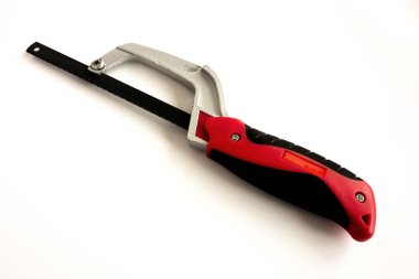 Beyaz tecrit üzerine kırmızı metal dosya